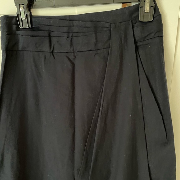 Vince skirt, navy blue, size 4. Never worn, bought too small. - Picture 5 of 8